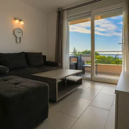 Apartment Modernes Nur 100 Meter Zum Mit Sauna, Whirlpool, Meerblick Dramalj